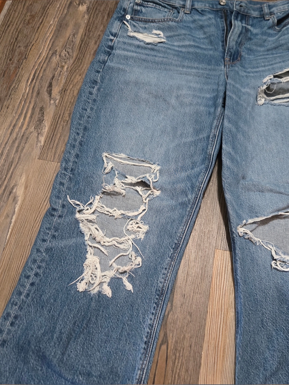 American Eagle Outfitters Distressed Blue Ripped Jeans - Picture 3 of 16